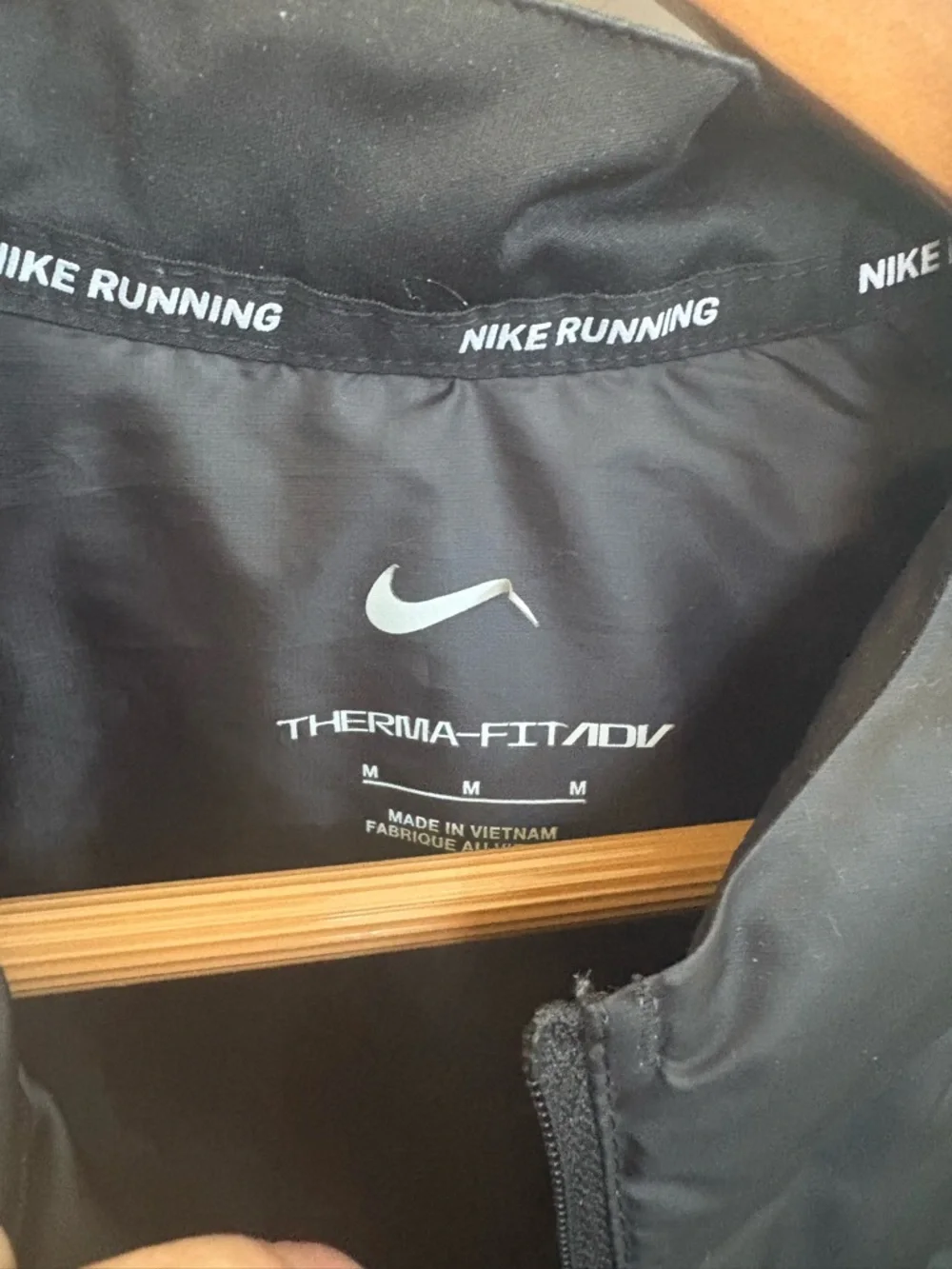 Nike Men's Black running adv Vest - Picture 4 of 6